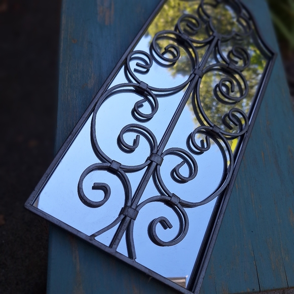 2 Mirrors Set of 2 Wall Mirror Wrought Iron Metal and Glass Vintage Wall Hanging - Picture 6 of 10